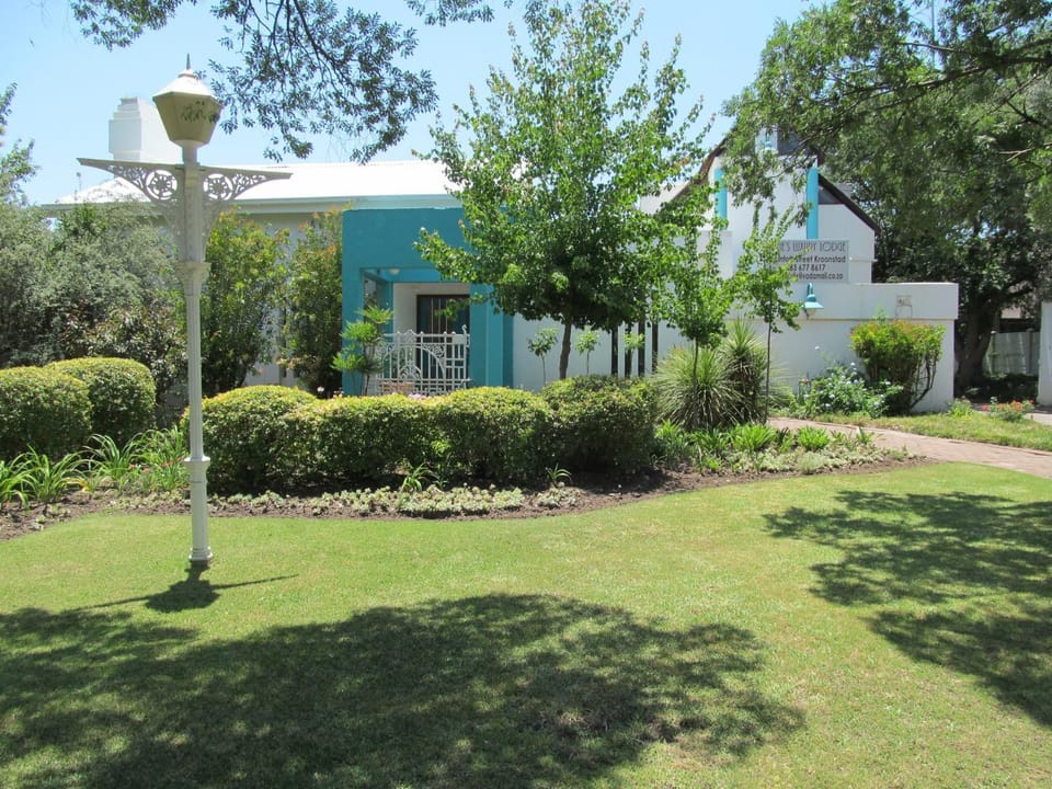 Facade/entrance, Facade/entrance, Summer, Garden