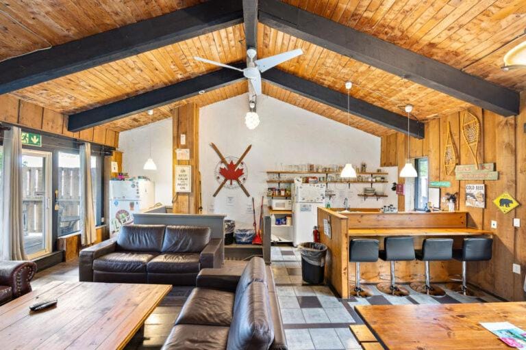 Margaritaville, Lots of Space, Fun and Hot Tub, Gas BBQ Apartment in Grey Highlands