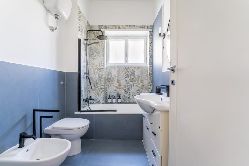 Shower, Toilet, Bathroom, bidet, towels