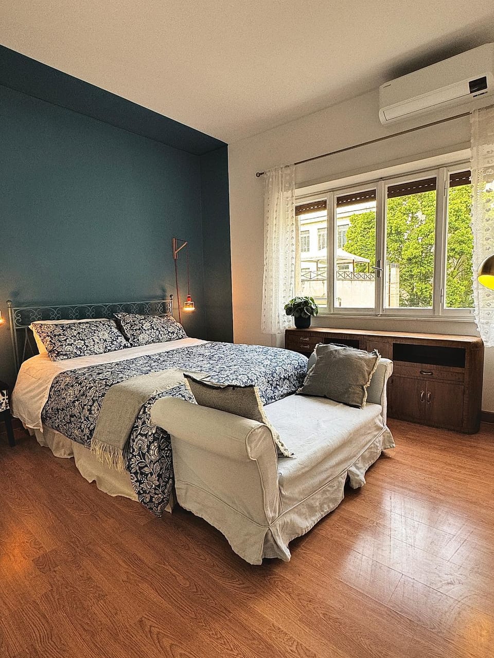 Bed, Photo of the whole room