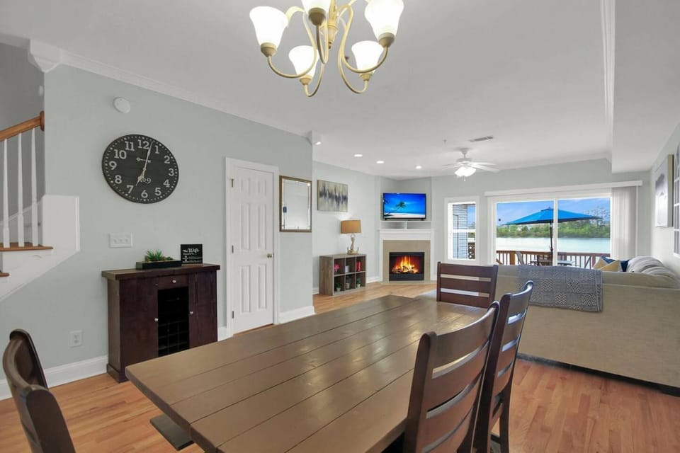 Lakefront 3br Townhome W Stunning Views! House in North Charleston