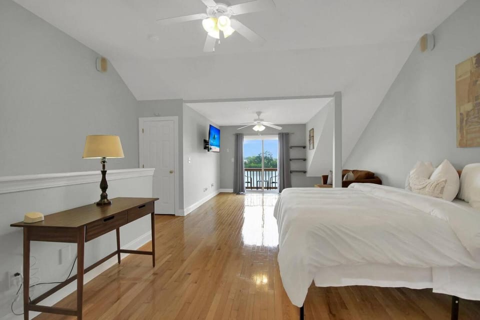 Lakefront 3br Townhome W Stunning Views! House in North Charleston