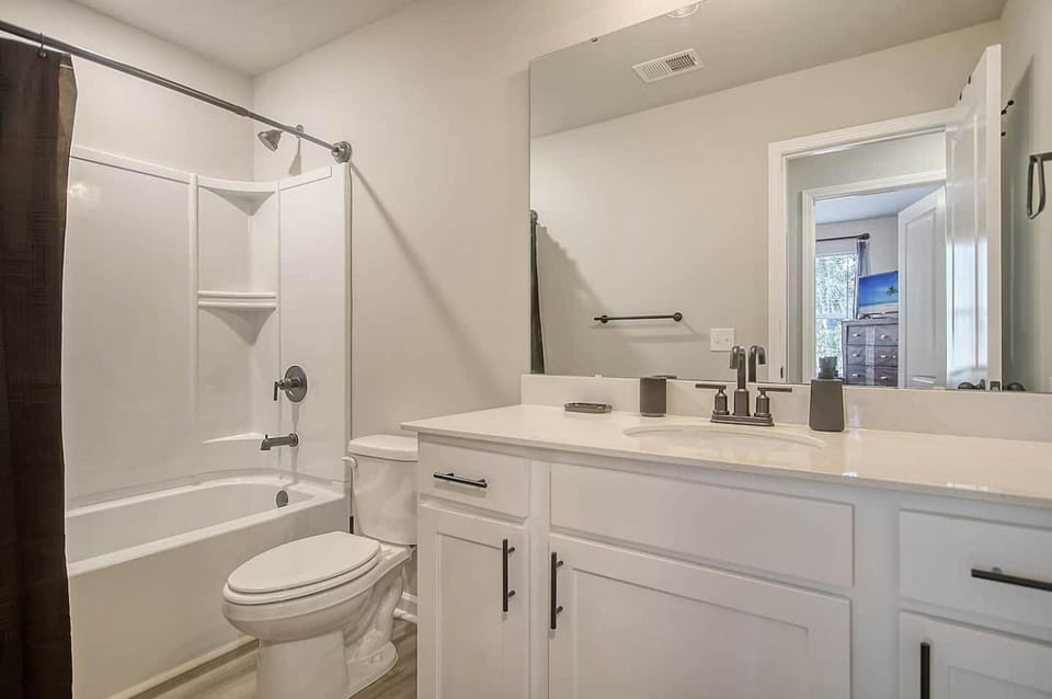 Cozy Cove 15 Min From Dwntwn House in North Charleston