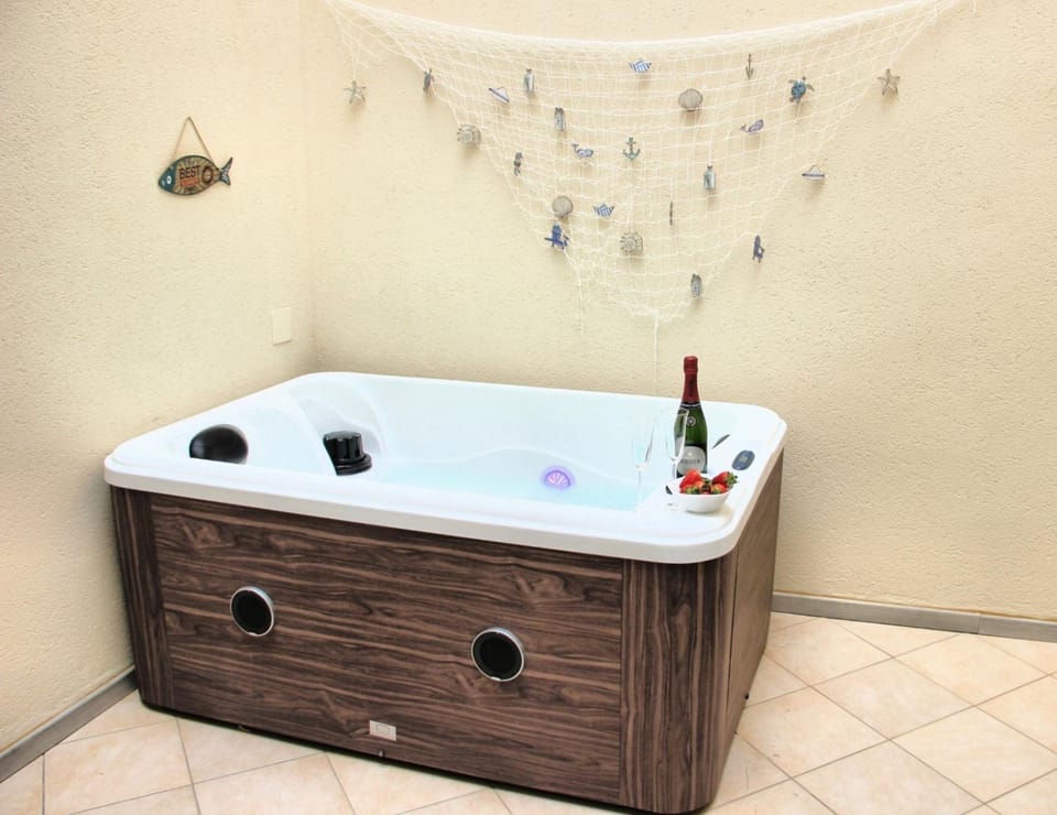 Hot Tub, Hot Tub, Balcony/Terrace, Open Air Bath