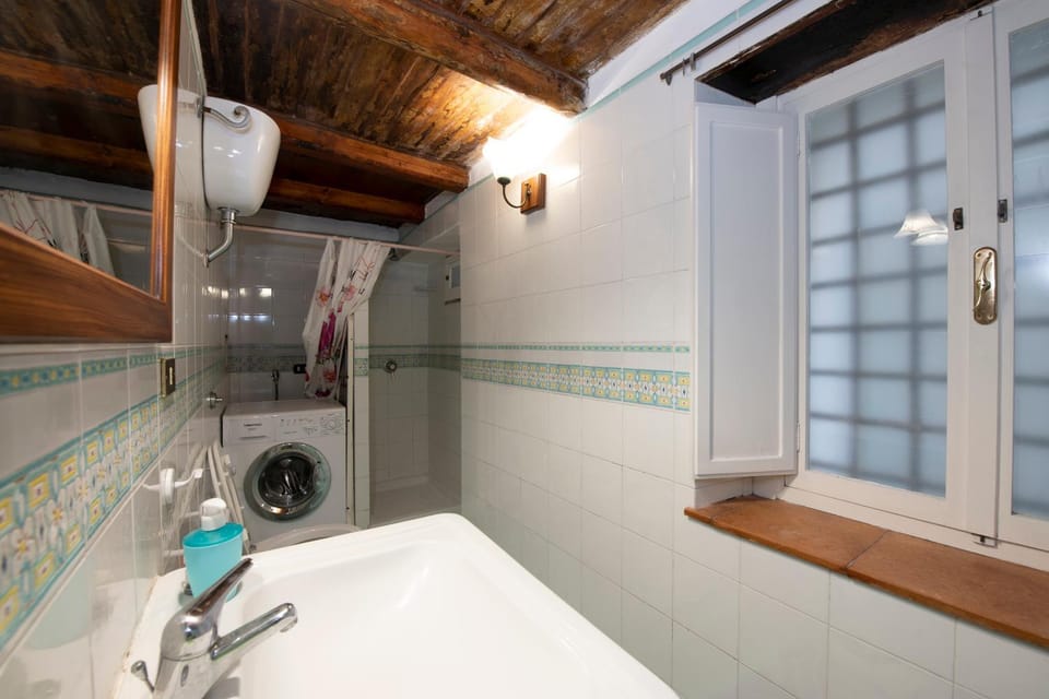 Shower, Bathroom, towels, washing machine