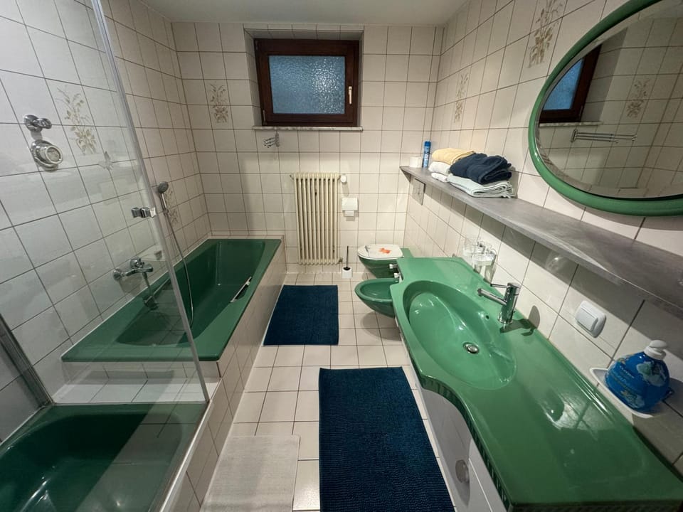 Shower, Bathroom, Bath, towels