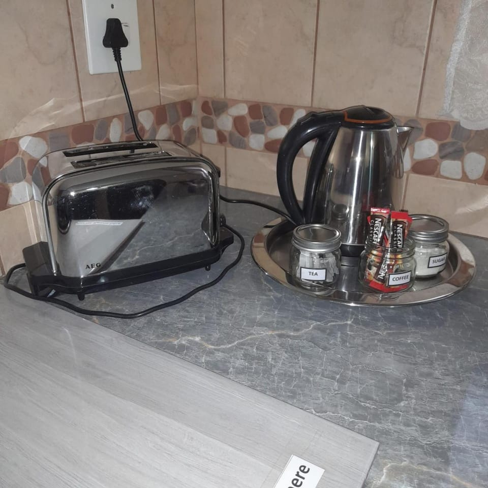 Coffee/tea facilities, toaster