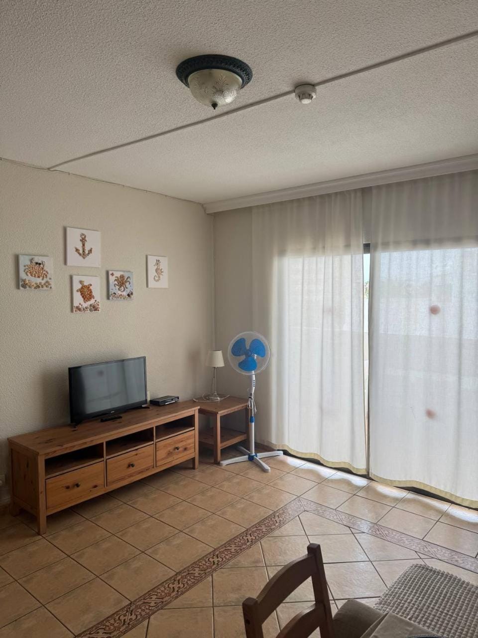 Living room, Seating area, internet
