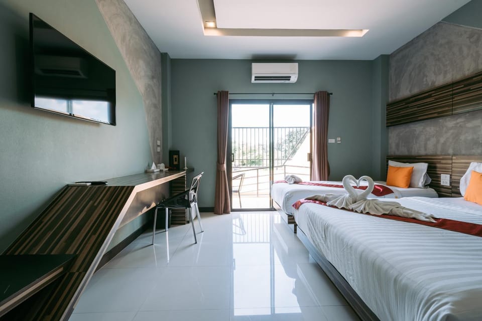 TV and multimedia, Balcony/Terrace, Photo of the whole room, Bedroom