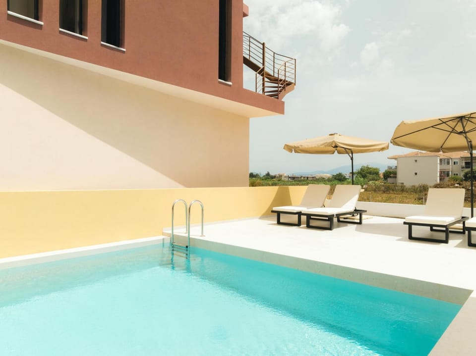 Swimming pool, sunbed