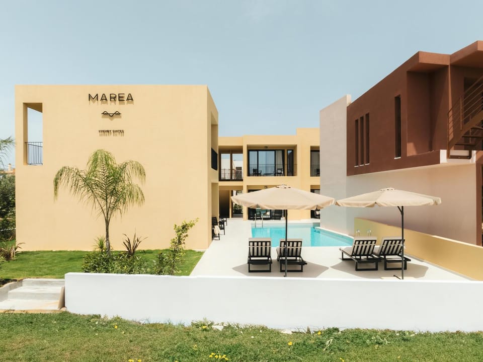 Property building, Day, Pool view, Swimming pool, sunbed