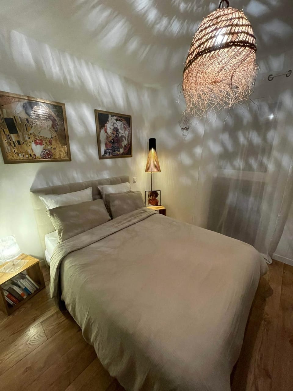 Photo of the whole room, Bedroom