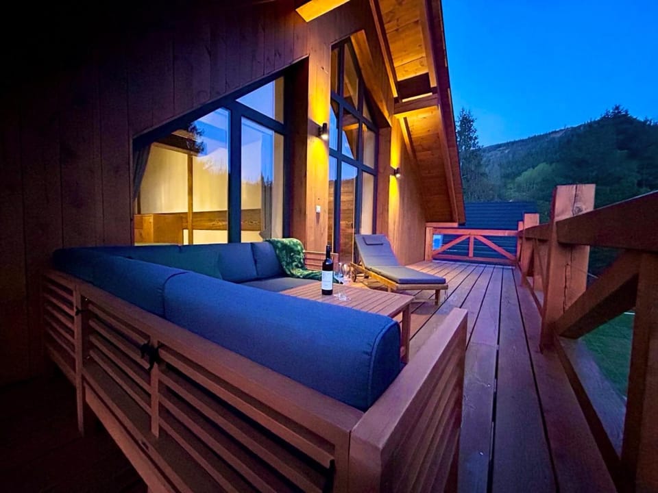Chalet Oasis - Luxury 5-Bedroom Chalet with Panoramic Views Nature lodge in Slovakia