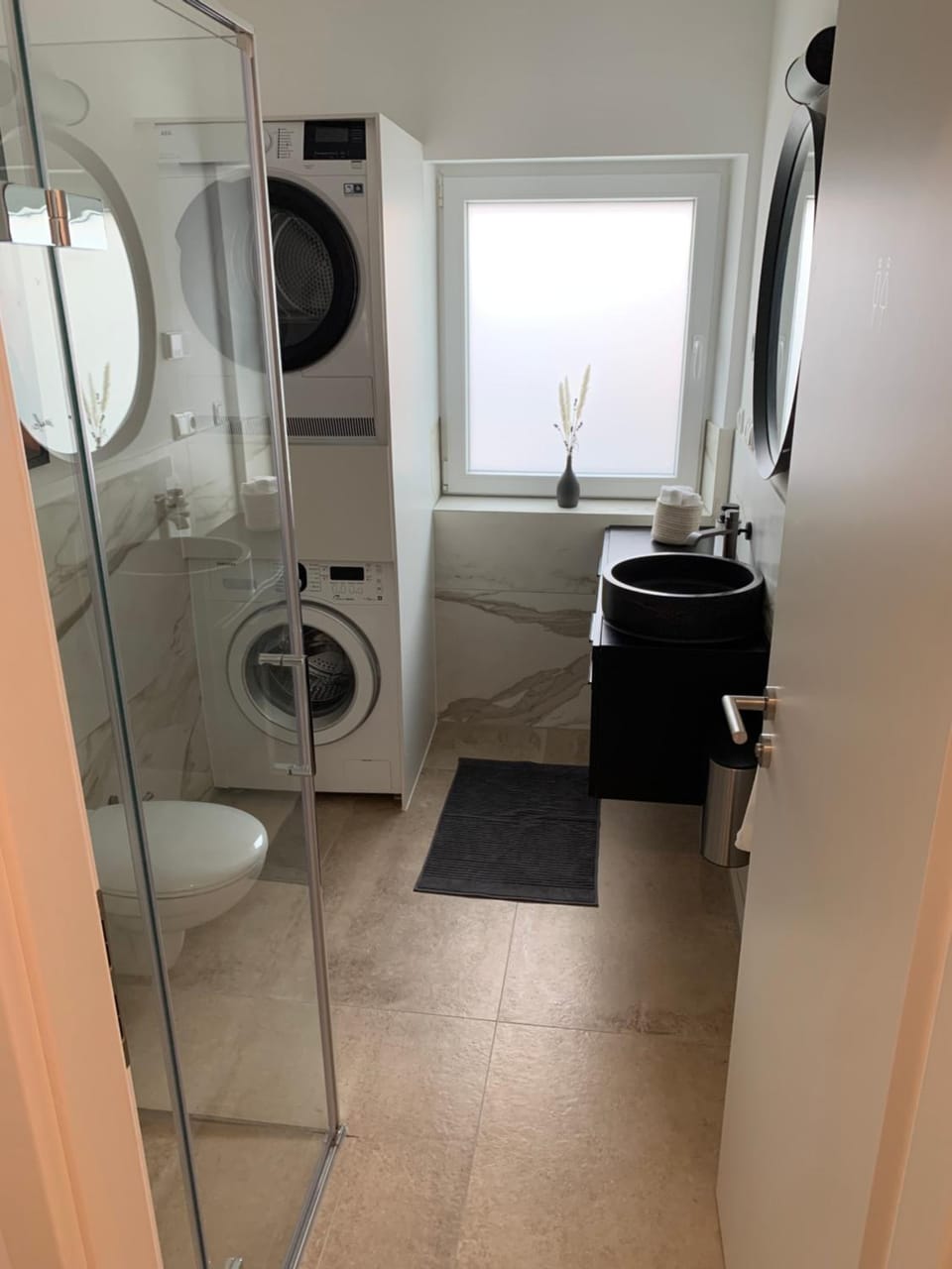 Shower, Toilet, Bathroom, towels