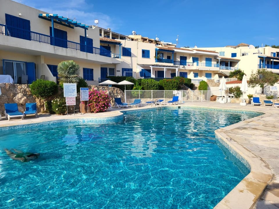 Property building, Pool view, Swimming pool, sunbed