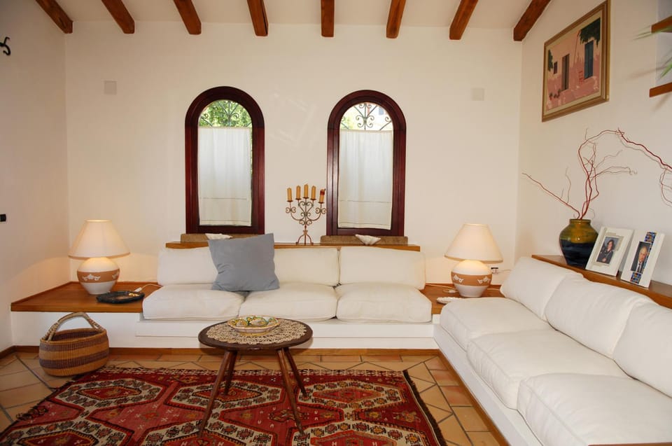 Living room, Internal: Not applicable to any particular room