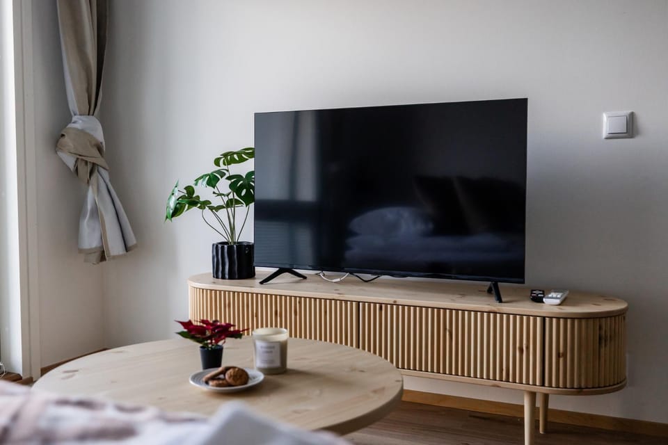 TV and multimedia, Photo of the whole room, Bedroom