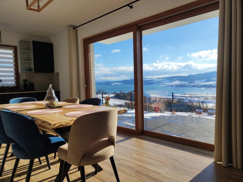 View (from property/room), Balcony/Terrace, Dining area, Lake view, Mountain view