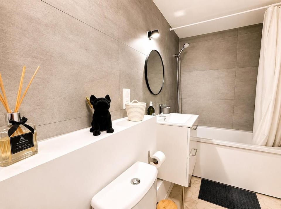 Bathroom, Bath, towels
