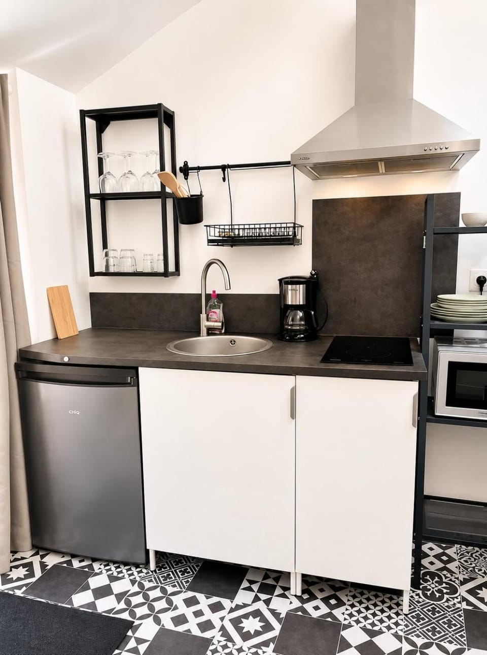 Kitchen or kitchenette, stove