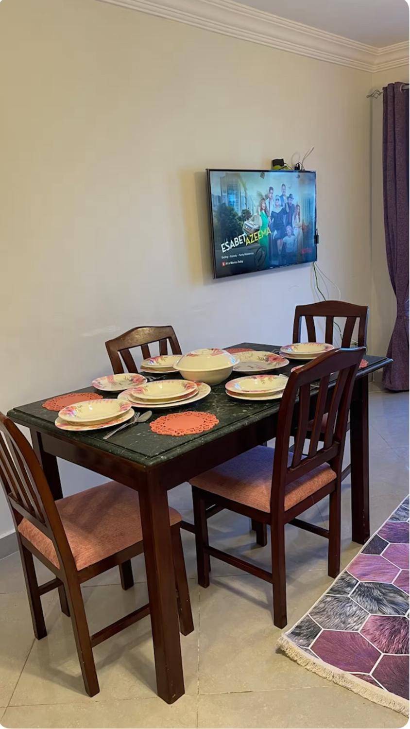 Communal lounge/ TV room, TV and multimedia, Living room, Seating area, Dining area, Evening entertainment
