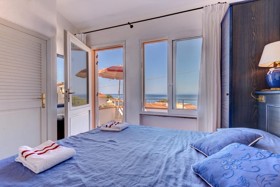 Property building, Living room, Bedroom
