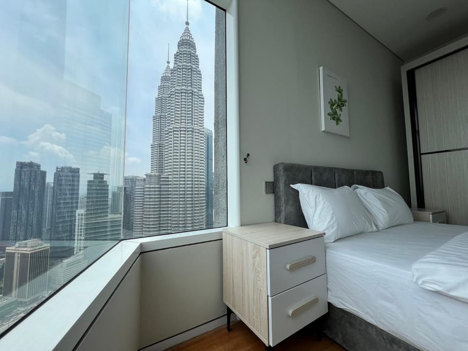 Bed, Photo of the whole room, Bedroom, City view, Landmark view
