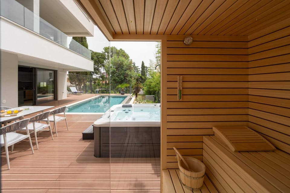 Patio, Sauna, Swimming pool