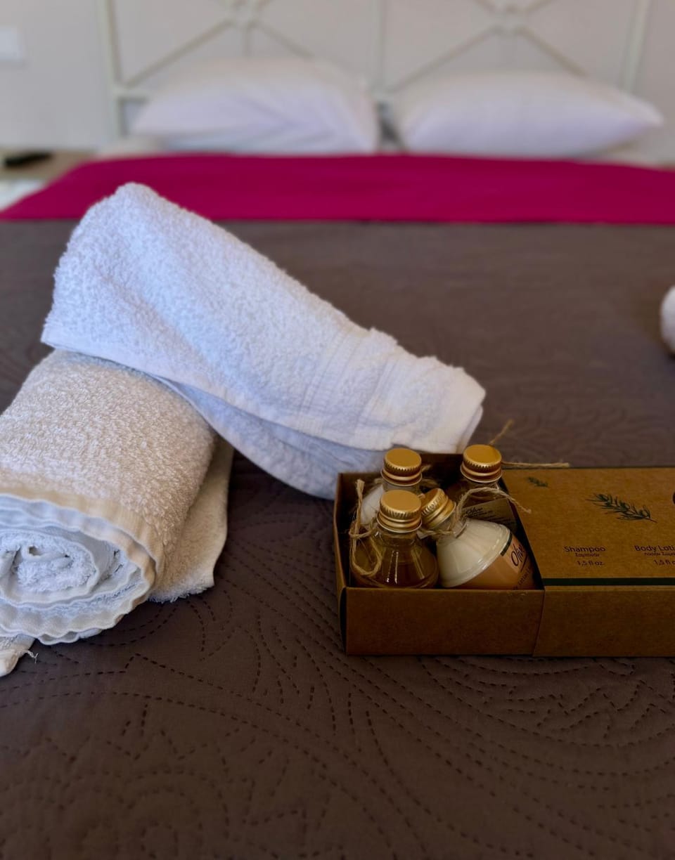 Bed, Photo of the whole room, towels