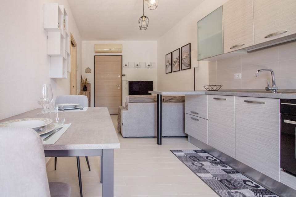 Cozy Apartment with Terrace near the Airport! Apartment in Olbia