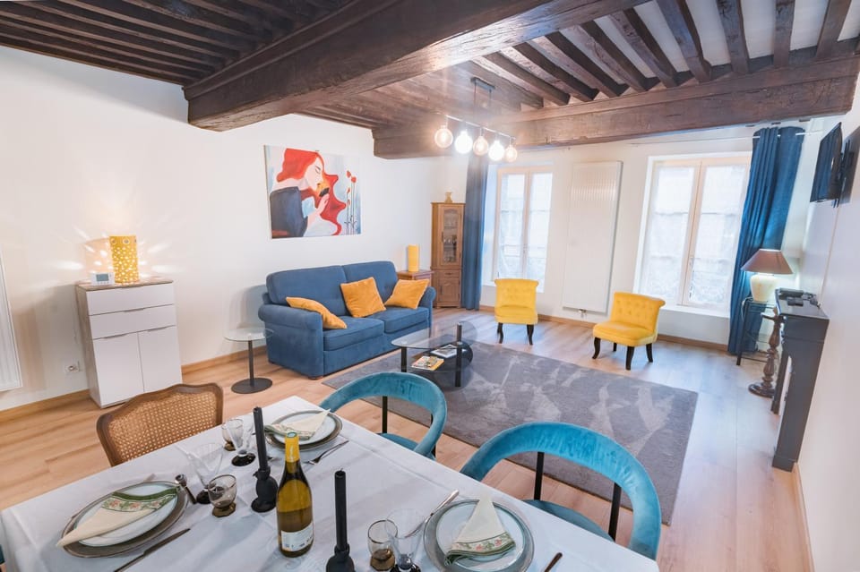 TV and multimedia, Living room, Seating area, fireplace, heating