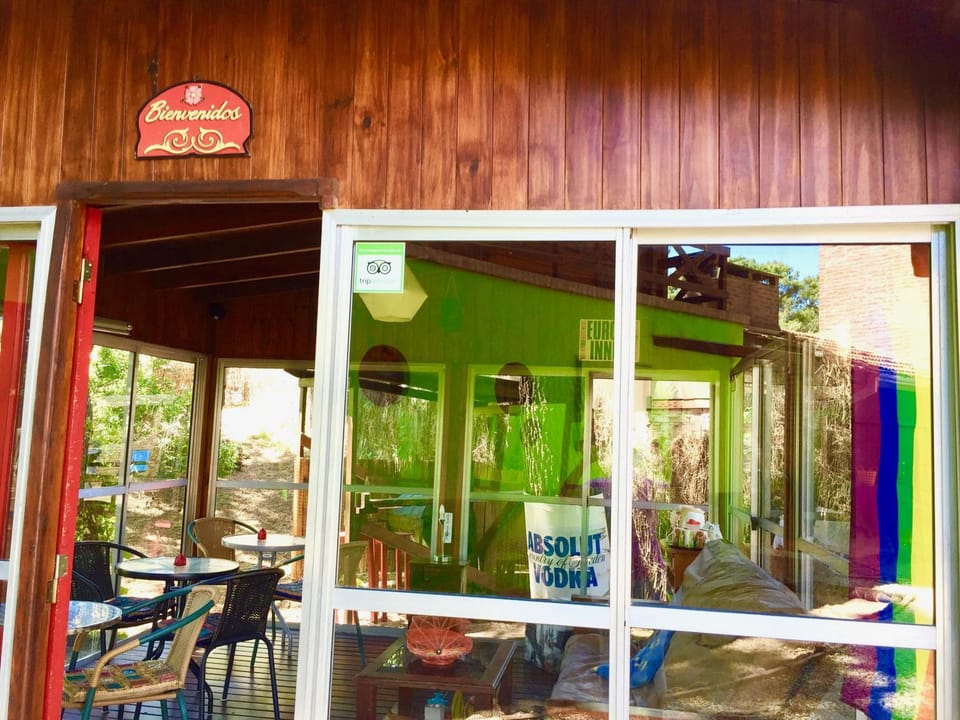 Communal lounge/ TV room, Facade/entrance, Game Room, Nightclub / DJ, Lounge or bar, Evening entertainment, Garden view, Entertainment, Breakfast, Certificate/Award