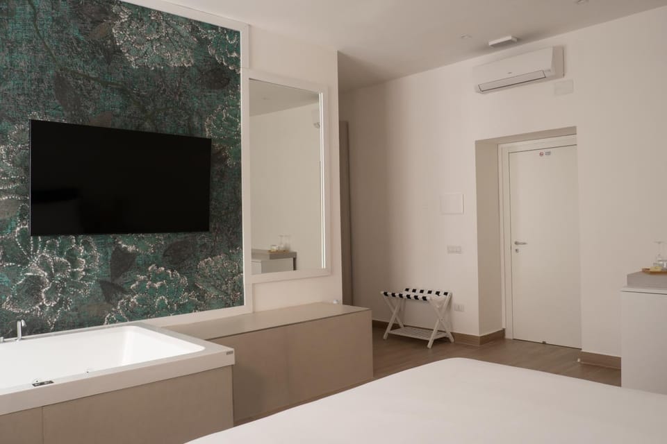 Hot Tub, heating, heating, safe, safe, towels