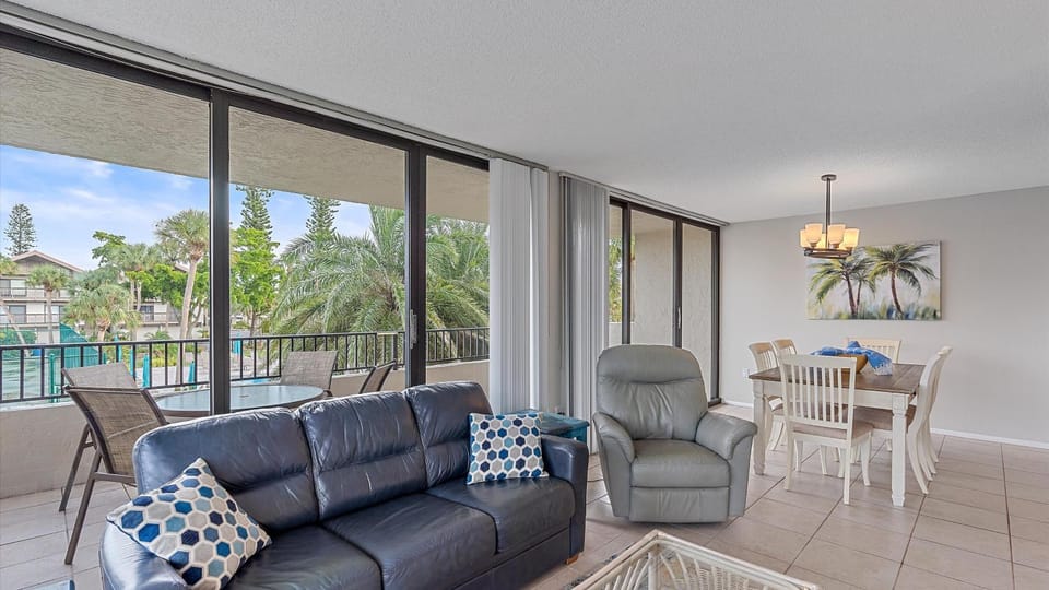Hawks Sea Nest Apartment in Siesta Beach