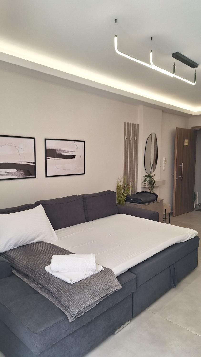 Bed, Living room, Photo of the whole room, Seating area, towels