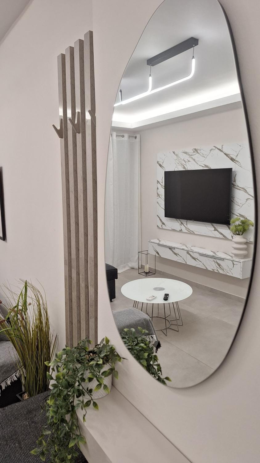 Facade/entrance, TV and multimedia