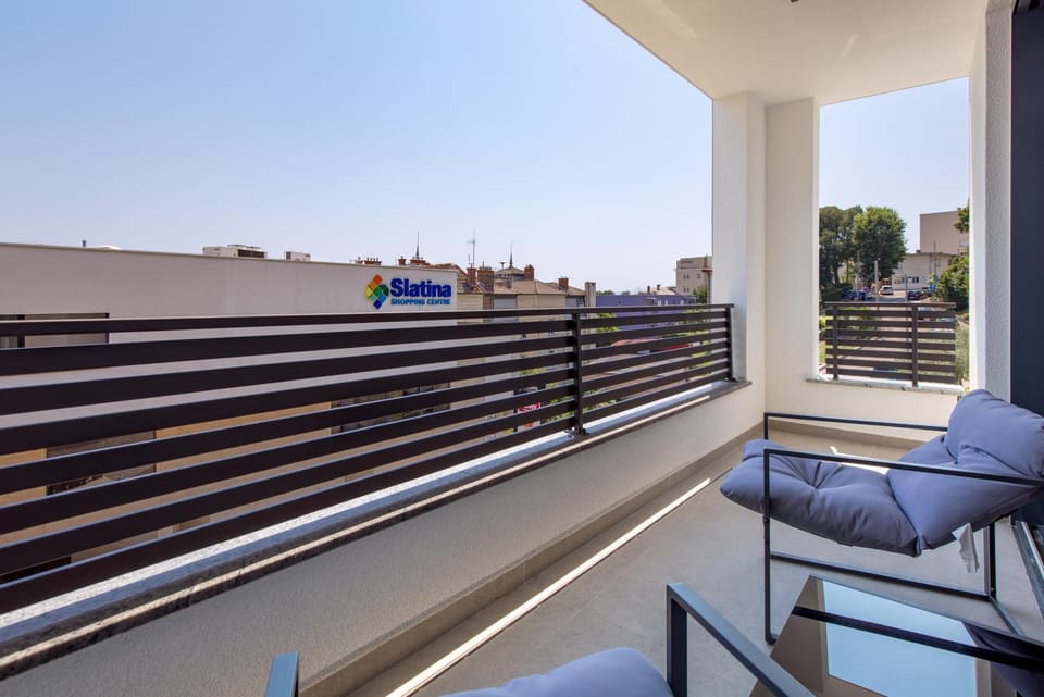 Day, Balcony/Terrace, Seating area