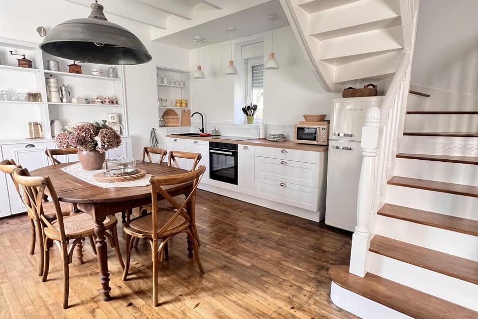 Kitchen or kitchenette, Seating area, Dining area, dishwasher, oven, stove