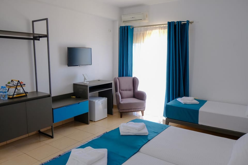 Bed, Photo of the whole room, Bedroom, air conditioner