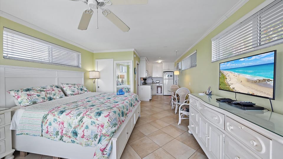 Las Hermanas 1 Apartment in Longboat Key