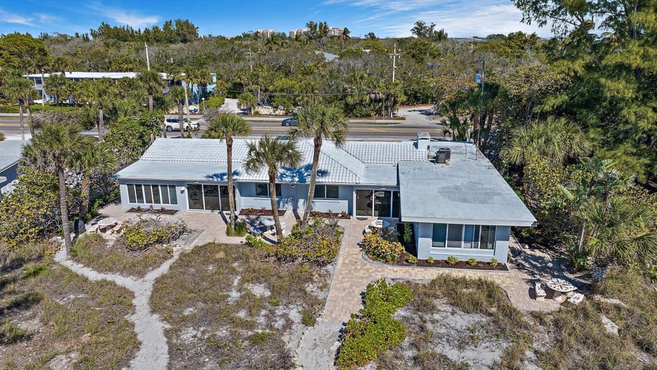 Las Hermanas 2 Apartment in Longboat Key