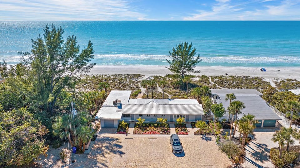 Las Hermanas 2 Apartment in Longboat Key