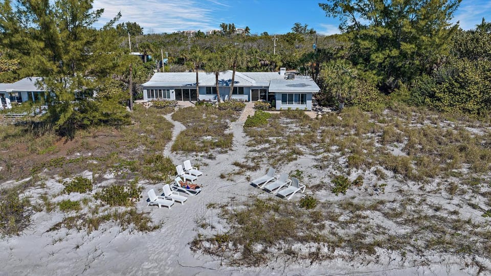Las Hermanas 2 Apartment in Longboat Key
