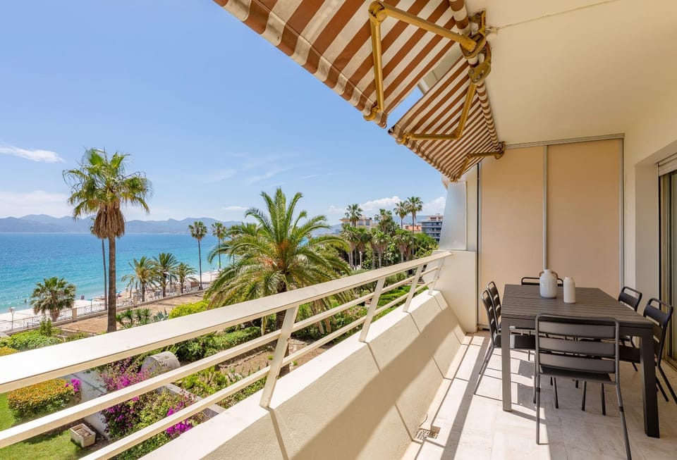 Day, View (from property/room), Balcony/Terrace, Dining area, Sea view