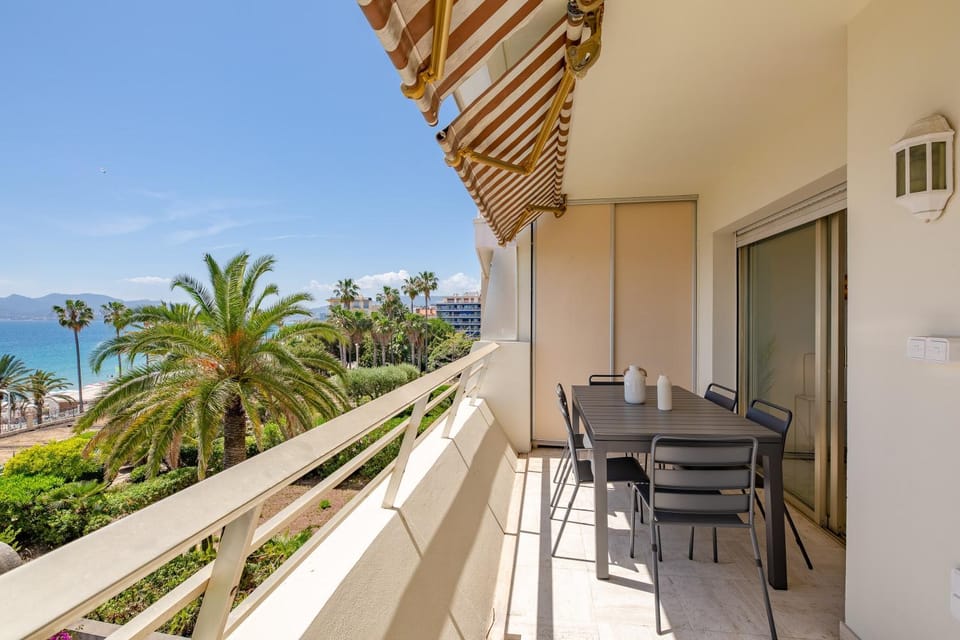 Day, View (from property/room), Balcony/Terrace, Seating area, Dining area, Sea view
