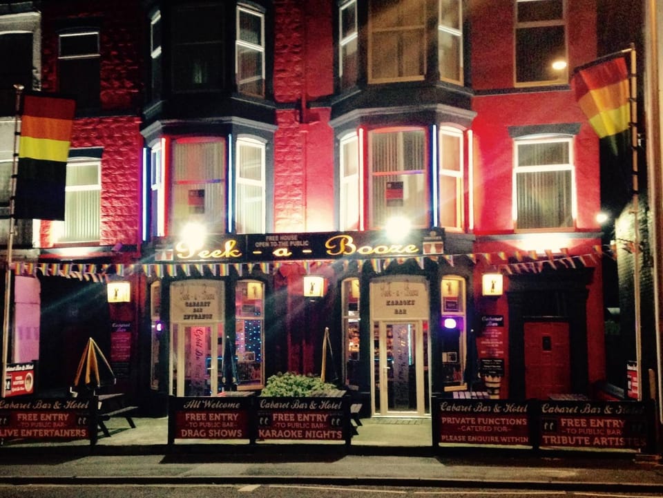 Facade/entrance, Nightclub / DJ