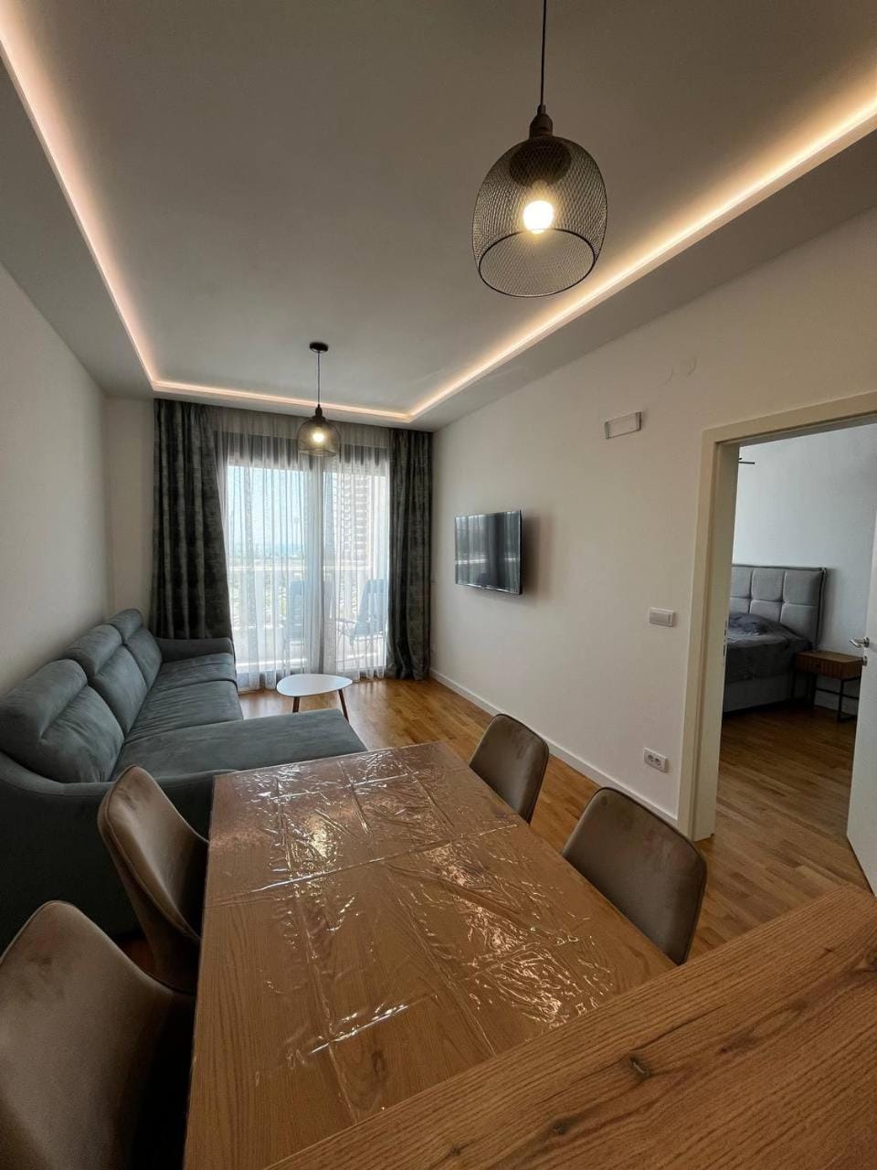 TV and multimedia, Living room, Photo of the whole room, Seating area, Dining area