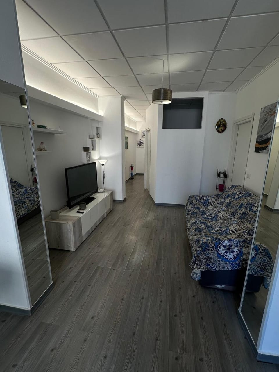 Communal lounge/ TV room, TV and multimedia, Living room, Seating area, Evening entertainment