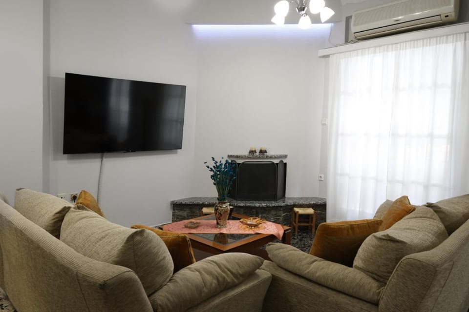 Communal lounge/ TV room, Living room