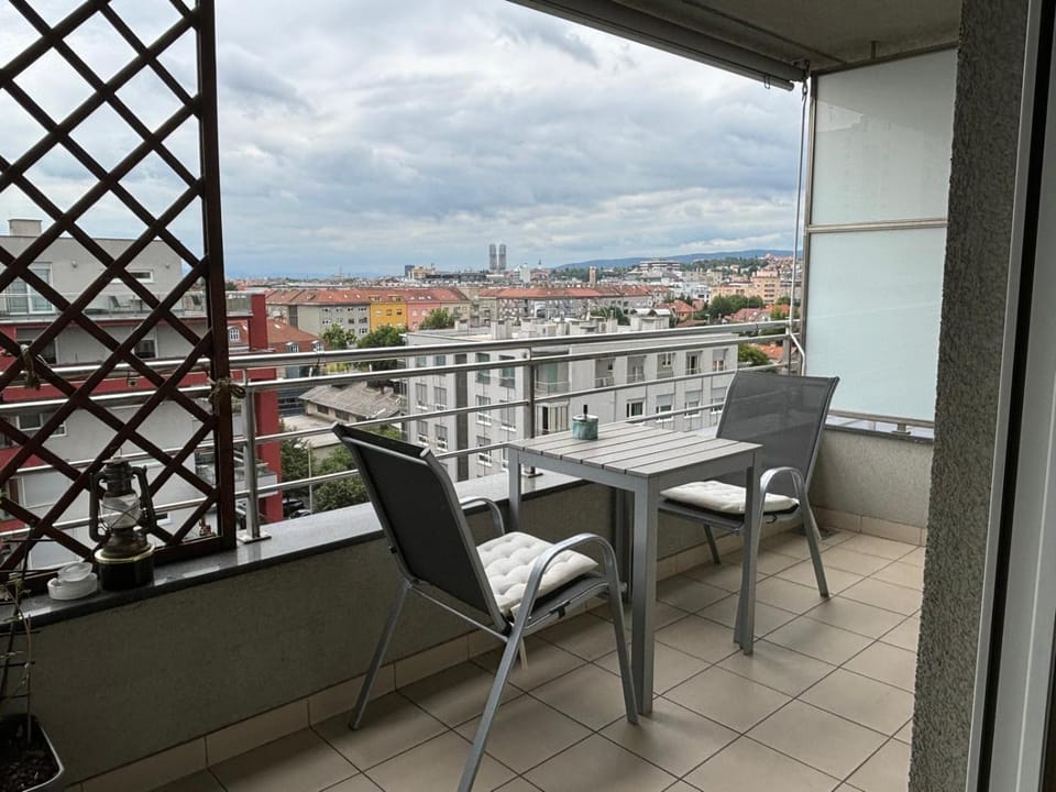 Patio, View (from property/room), Balcony/Terrace, City view